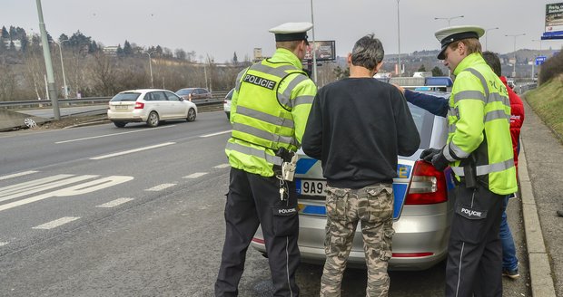 Během Velikonoc probíhají bezpečnostní dopravní akce. Jedna z nich například v Praze na Jižní spojce.