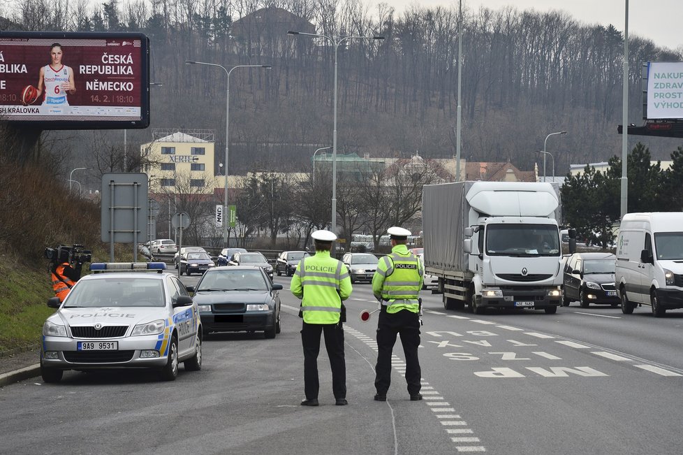 Během Velikonoc probíhaly bezpečnostní dopravní akce. Jedna z nich například v Praze na Jižní spojce.