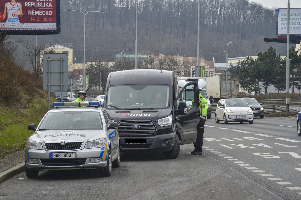 Během Velikonoc probíhají bezpečnostní dopravní akce. Jedna z nich například v Praze na Jižní spojce.