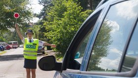 Stařík z Domažlicka kvůli chatrnému zdraví přišel o řidičák: Vesele řídil dál, hrozí mu 2 roky