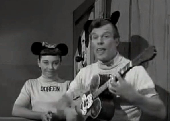 Doreen Tracey (vlevo) jako dětská hvězda v The Mickey Mouse Club