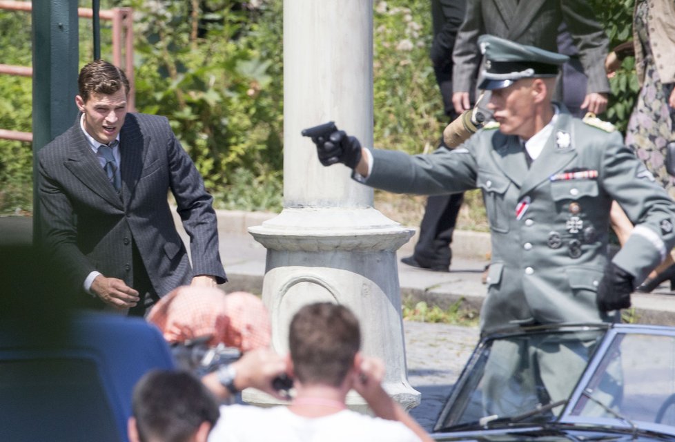 Jamie Dornan při natáčení filmu Anthropoid