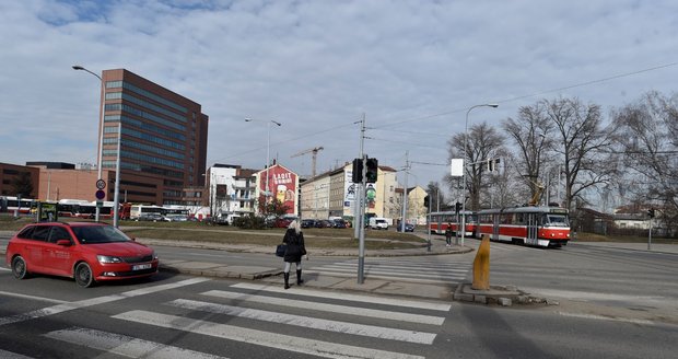 Brno chystá jednu z největších dopravních staveb za poslední léta. Během následujícího dva a půl roku zmizí z ulice Dornych koleje a stane se z ní čtyřpruhová silnice. Místo toho budou tramvaje jezdit Plotní ulicí kolem autobusového nádraží Zvonařka.