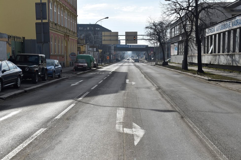 Brno chystá jednu z největších dopravních staveb za poslední léta. Během následujícího dva a půl roku zmizí z ulice Dornych koleje a stane se z ní čtyřpruhová silnice. Místo toho budou tramvaje jezdit Plotní ulicí kolem autobusového nádraží Zvonařka.