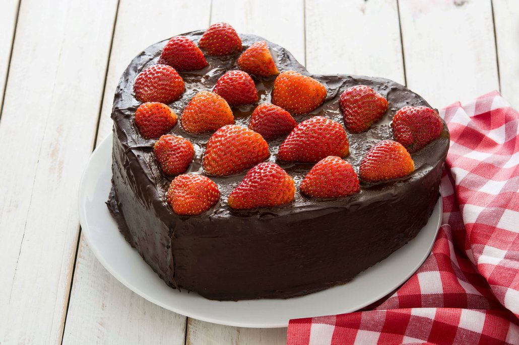 Čokoláda, jahody a špetka lásky – všechno, co potřebuje valentýnský dort k dokonalosti.