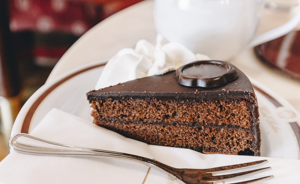Pravý Sacherův dort si můžeme vychutnat jen v několika vybraných kavárnách