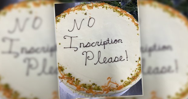 Zaskočení ženich a nevěsta: na dortu stálo „Bez nápisu, prosím“.