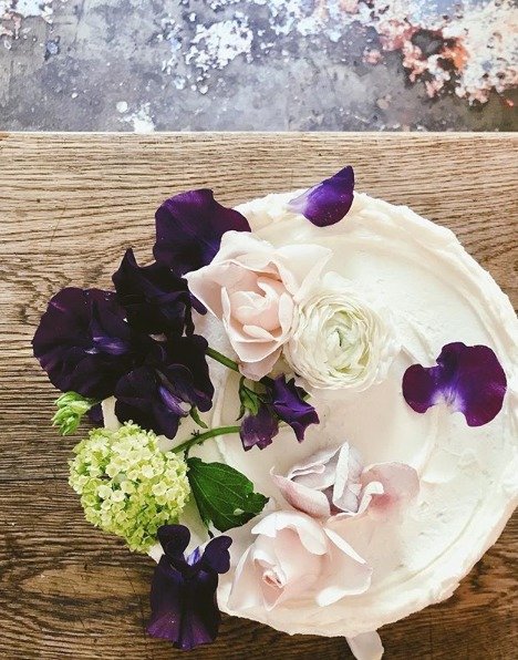Violet Cakes London zdobí dorty čerstvými květy