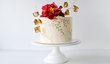 Módní dort zdobený květy