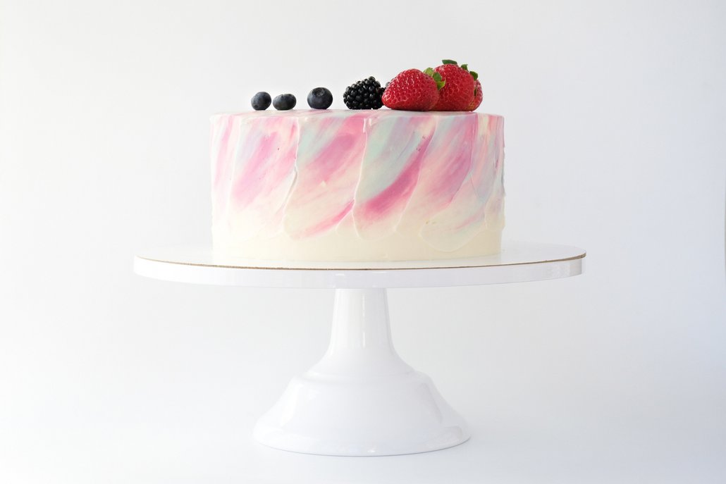 Minimalistický dort s barevným akcentem