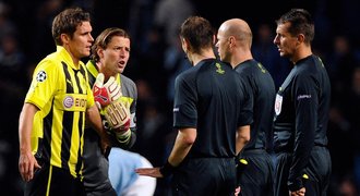 Český sudí Královec penaltou zachránil City, Balotelli trefil bod