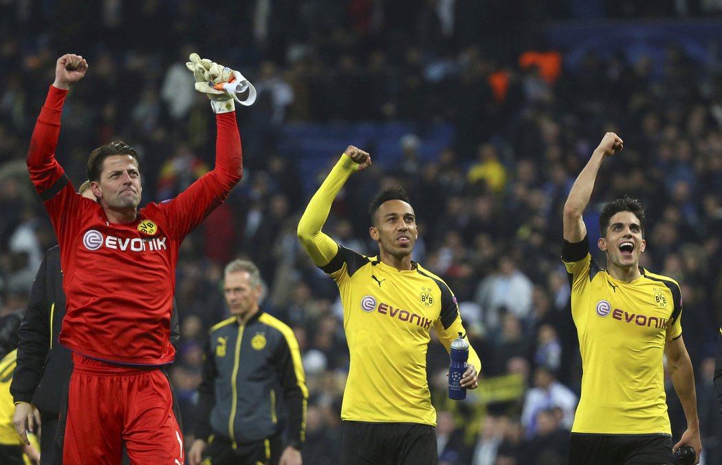 Fotbalisté Borussie Dortmund slaví cenný bod ze hřiště Realu Madrid