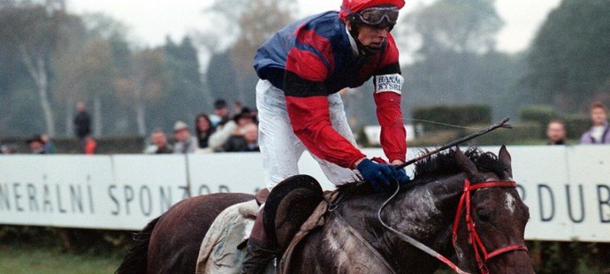 Pavel Složil v sedle Marketplace na Velké pardubické v roce 1997