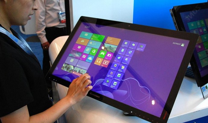 Dotyky Windows 8 mají pohánět nejenom tablety a hybridní ultrabooky, ale také klasické počítače.