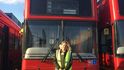 Mladý pár koupil londýnský dvoupatrový autobus Double Decker a přestavěl si ho dům