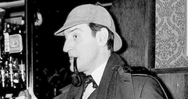 Herec Douglas Wilmer, který se proslavil jako Sherlock Holmes, zemřel.