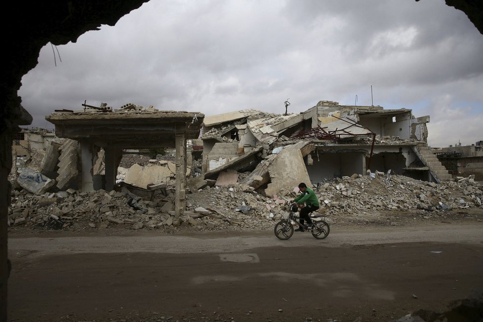 Syřané se vrací domů, z jejich měst zbyly jen trosky.