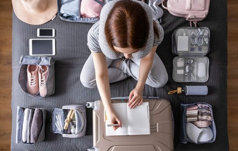 Letíte k moři? Pomůže vám univerzální seznam, co si s sebou sbalit