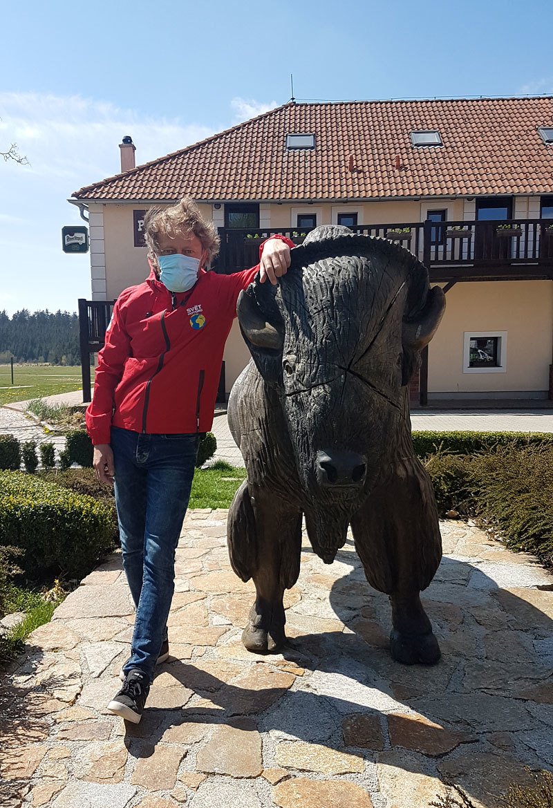 „Bison ranch“ v osadě Rožnov nedaleko Landštejna a Matějovce v srdci Přírodního parku Česká Kanada, to je opravený starobylý statek s dokonalou kuchyní. Kromě dalších specialit tu připravují steaky z vlastního chovu. Dá se i ubytovat včetně příjemného wellnessu.