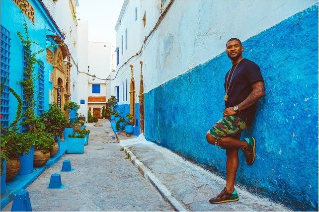Usher zkoumá krásy Maroka.