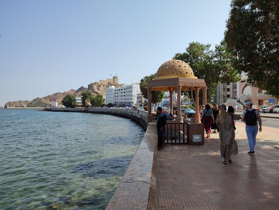 Promenáda Muttrah Corniche.