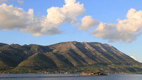 Pohled na moře mezi Pelješacem a Korčulou. Tady k tragédii došlo.
