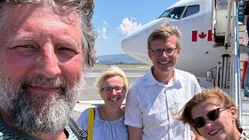 Dovolená politiků: Kupkovi se potkali s Danou Morávkovou a Petrem Maláskem v Kalábrii (srpen 2024).