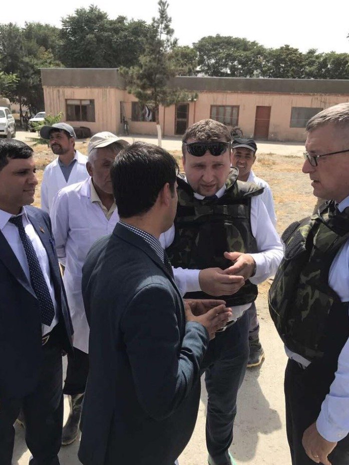 Ministr zemědělství Marian Jurečka (KDU-ČSL) na návštěvě Kábulu oblékl neprůstřelnou vestu