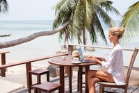 Work-life balance o prázdninách: Kde leží hranice mezi flexibilitou a vyhořením? Práce na dovolené je stále sporným tématem