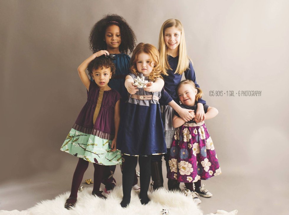 Grace (zcela vpravo) v podzimní kampani na dětské oblečení značky Steam
