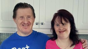 První manželský pár v Británii s Downovým syndromem se rozpadl: Manžel Tommy podlehl koronaviru