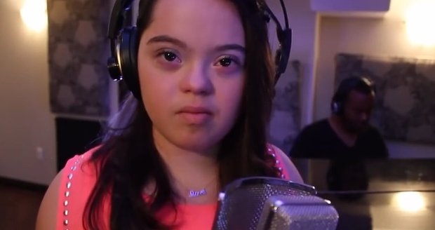Video, které zahřeje u srdce: Píseň dívky s Downovým syndromem je hitem internetu!