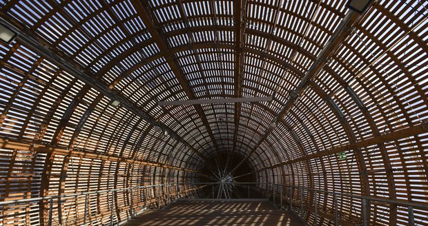 Ocelovo-dřevěná konstrukce se stane novým místem pro setkávání současného umění a literatury.