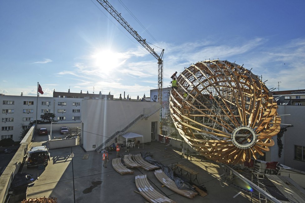 42 metrů dlouhá ocelovo-dřevěná konstrukce se stane novým místem pro setkávání současného umění a literatury.