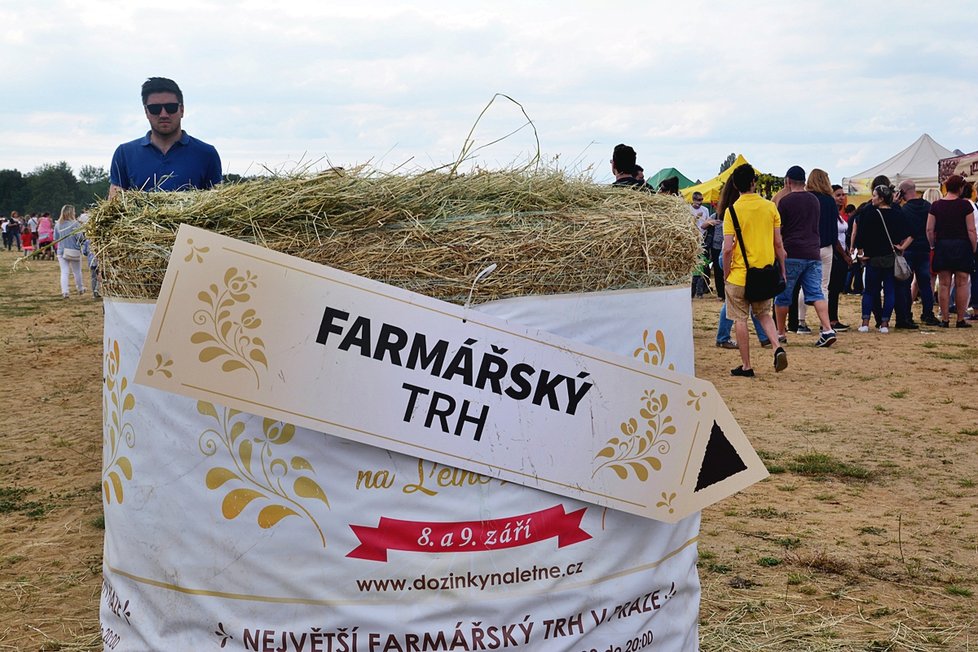 Dožínky na Letné přilákaly stovky Pražanů