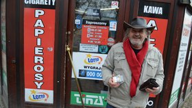 Ještě pár balíčků cigaret, a Miroslav Zamazal se může vrátit do své nedaleké vlasti.