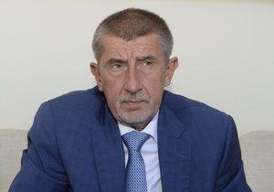 Proč ministr ulevil v EET drobným obchodníkům? Babiš: Zlomila mě babička.