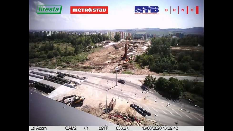 Časosběrné video ukazuje, jak se 2,5 roku budovalo přímé spojení mezi Hlavním nádražím a FN Brno.