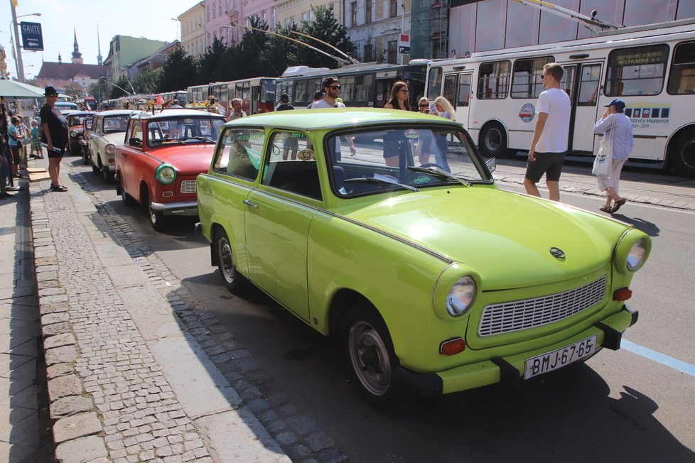 Součástí oslav 150. výročí dopravního podniku se představili i dříve tolik proklínané, vysmívané, ale i chválené trabanty.