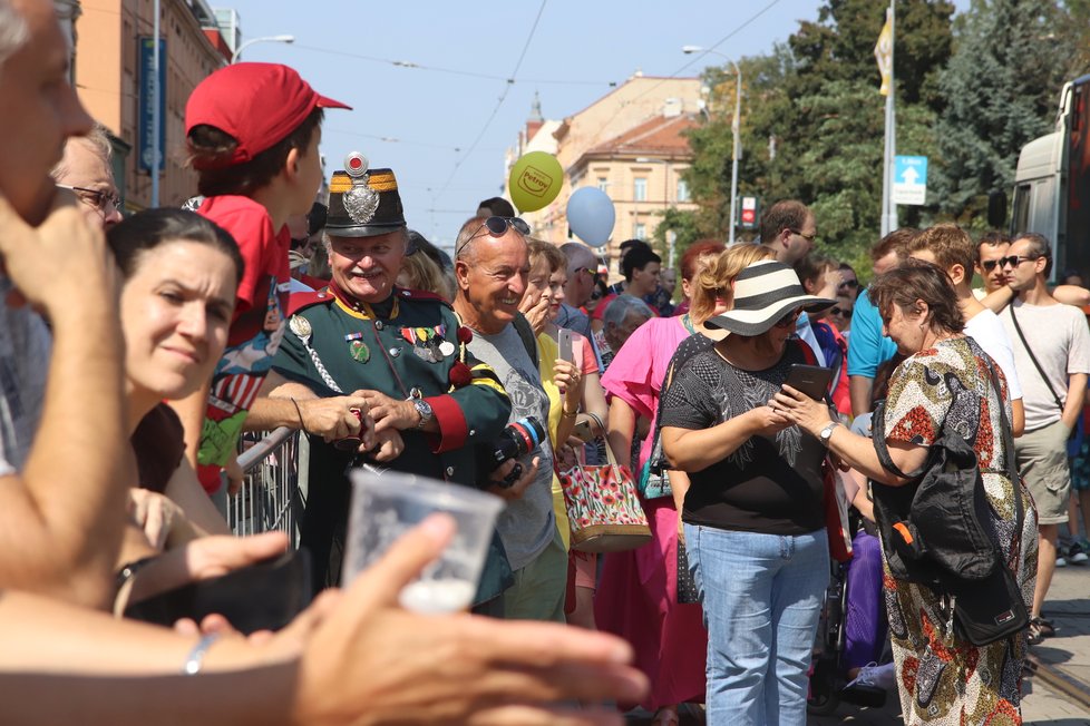 Počasí se vydařilo, teploměr ukazoval přibližně 30 stupňů.