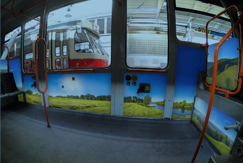 Brněnský dopravní podnik polepil několik svých tramvají obrázky z přírody a vesmíru