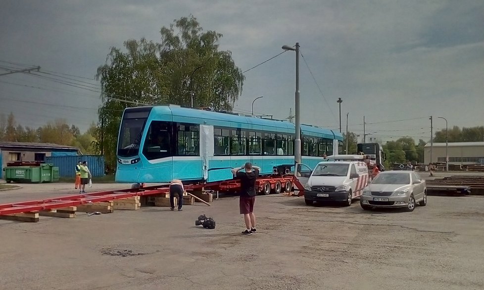 Do Ostravy dorazila nejmodernější tramvaj v republice za 28,5 milionu.