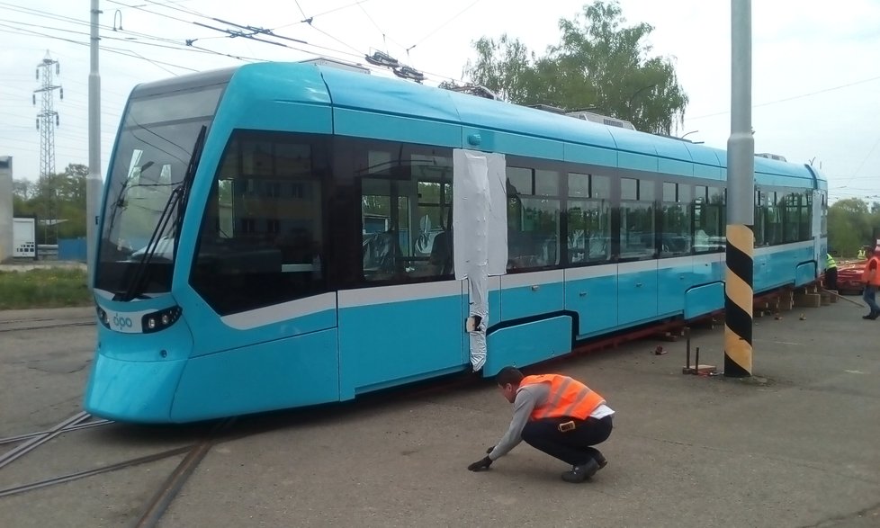 Do Ostravy dorazila nejmodernější tramvaj v republice za 28,5 milionu.