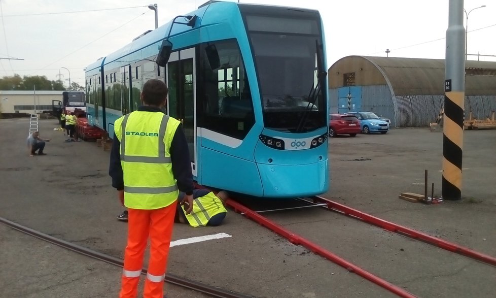 Do Ostravy dorazila nejmodernější tramvaj v republice za 28,5 milionu.