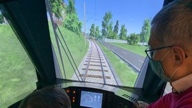 Řidiči DP v Ostravě se budou školit na speciálním simulátoru, který jinde v ČR není. Zařízení dokáže věrně napodobit pohyb skutečné tramvaje.