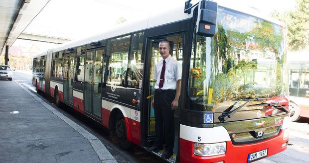 Prázdninové změny v pražské MHD: Nový trolejbus, méně spojů a delší intervaly