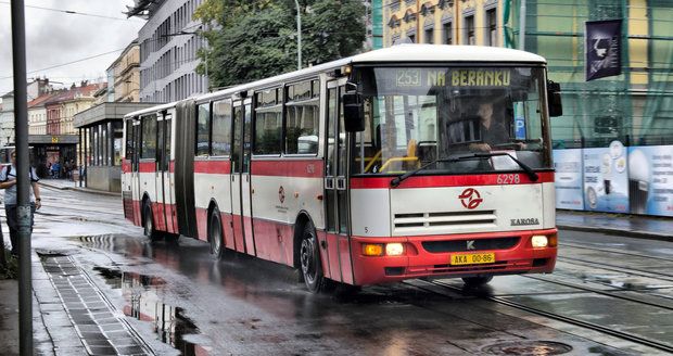 DPP nakoupí 40 kloubových autobusů. (ilustrační foto)
