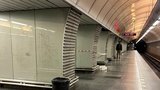 Na Karlově náměstí znovu stojí kyblíky! Voda prosakuje do metra, DPP chystá velkou rekonstrukci