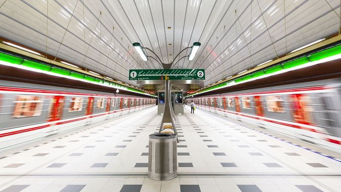 Rok 2015: Linka metra A byla prodloužena do stanice Nemocnice Motol. Roční kupon poprvé zlevnil, a to na 3650 korun