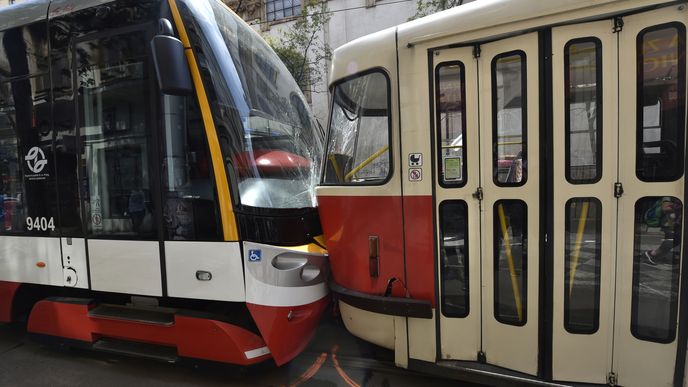 DPP testuje protikolizní systémy v tramvajích, zatím ale moc nefungují